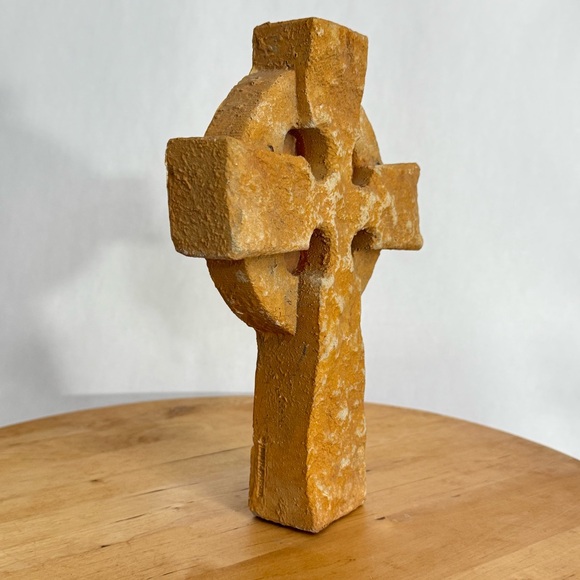 Vintage 1999 Signed HAYES PARKER Concrete/ Clay Rustic CELTIC Cross Wall Hanging - Picture 2 of 9